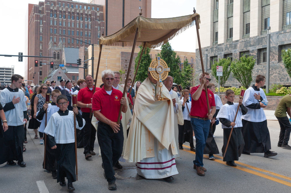 Hundreds Follow our Eucharistic Lord in Procession on Aug. 28